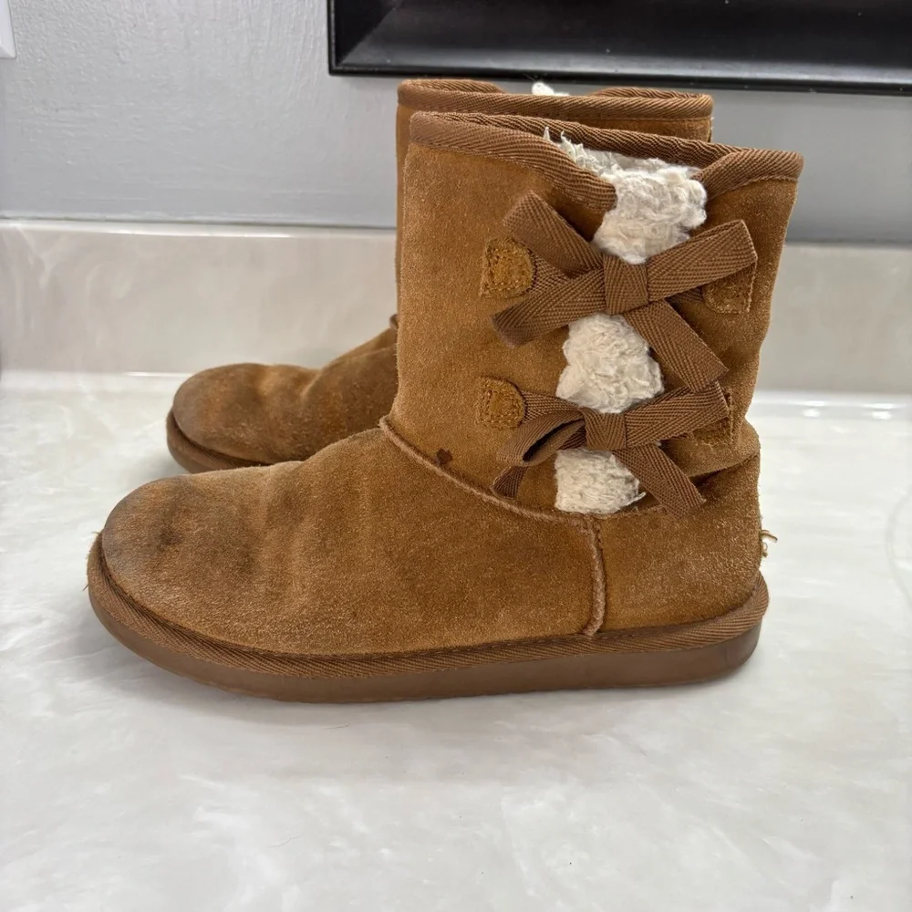 Chestnut Bow Back Fleece Boots | Koolaburra by UGG Kids 6
